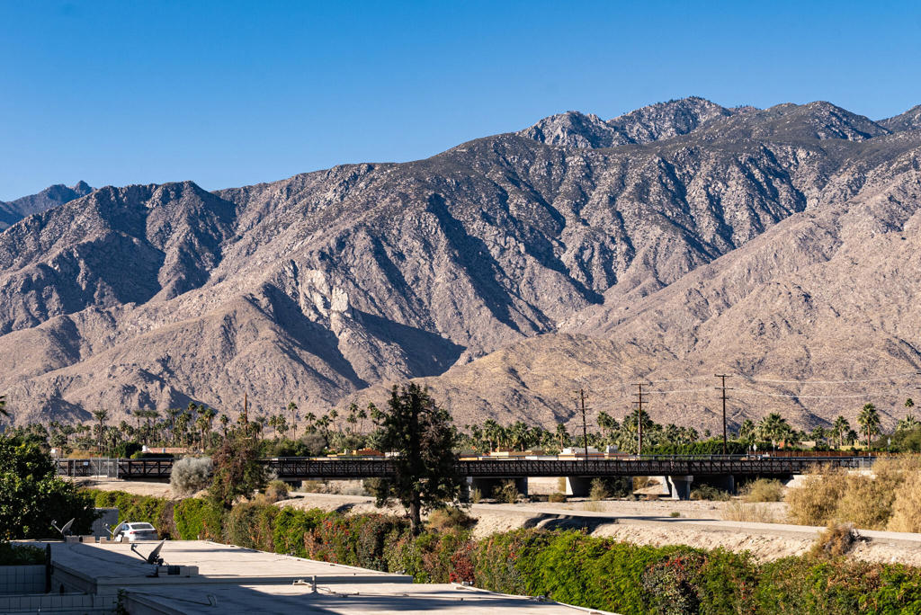 495 Desert Lakes Drive