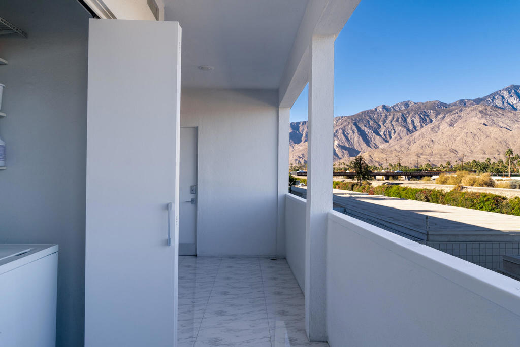 495 Desert Lakes Drive