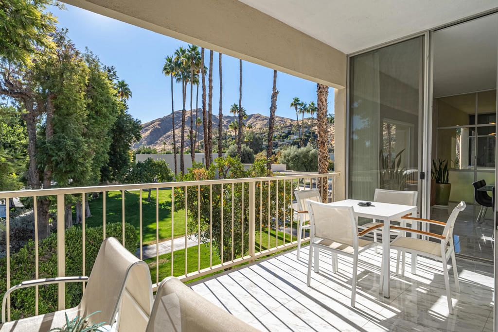 495 Desert Lakes Drive