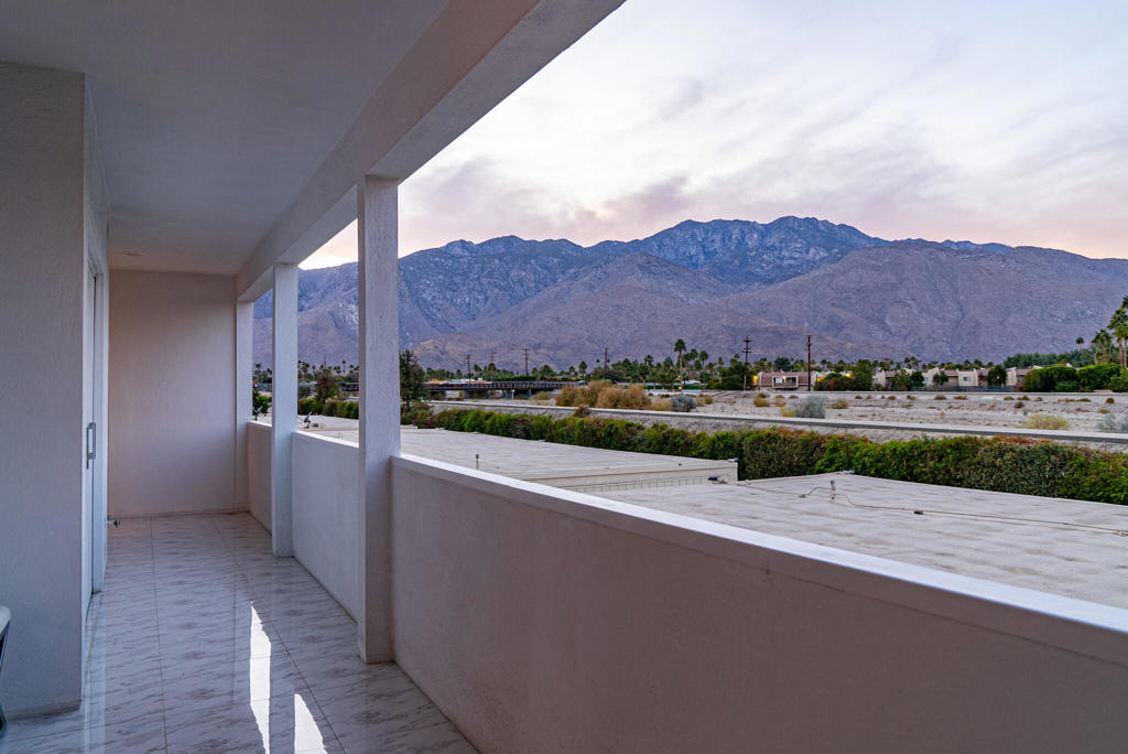 495 Desert Lakes Drive