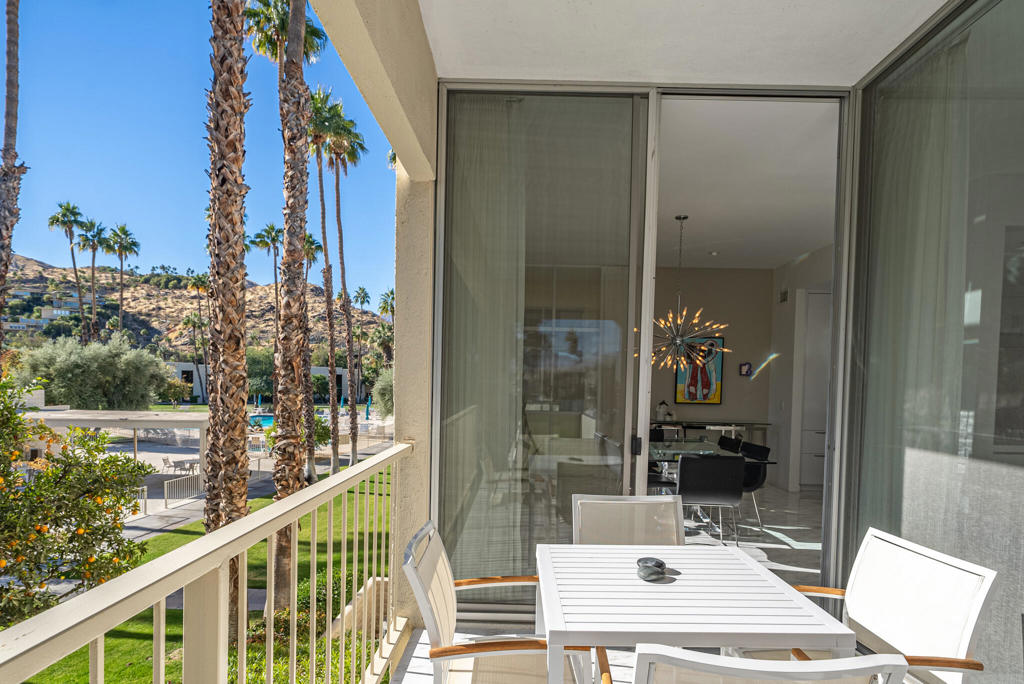 495 Desert Lakes Drive