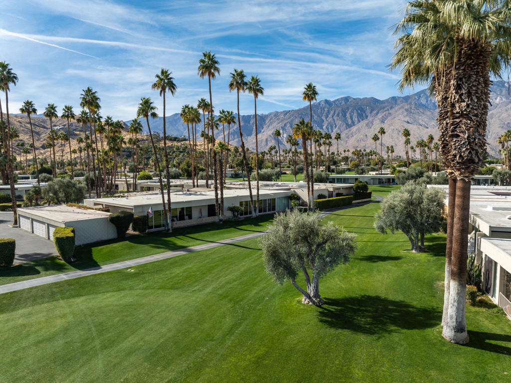 209 Desert Lakes Drive