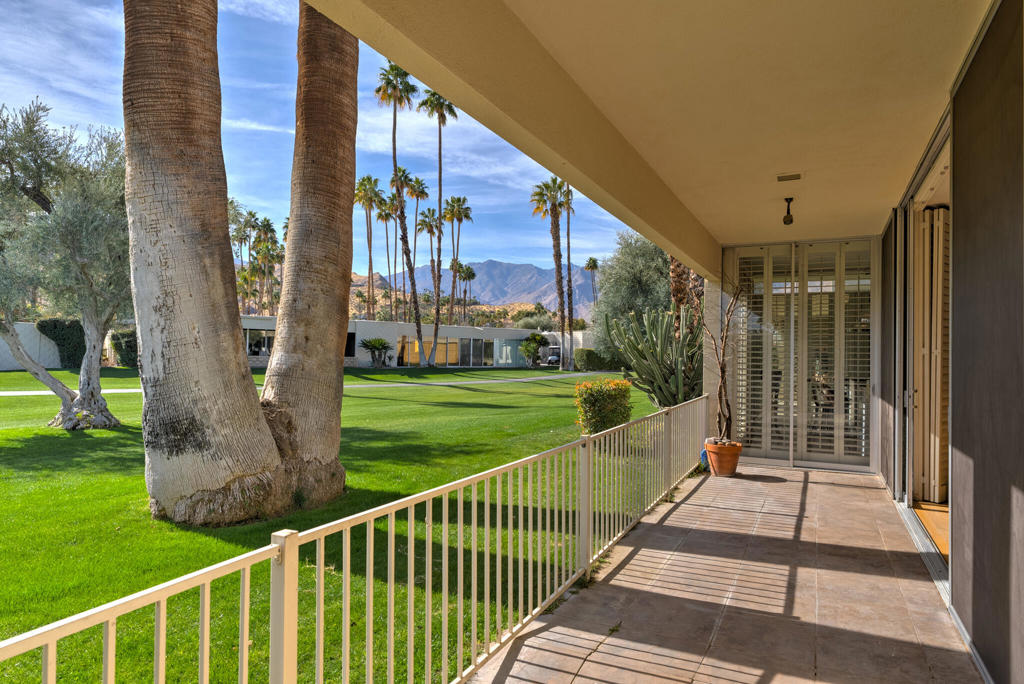 209 Desert Lakes Drive