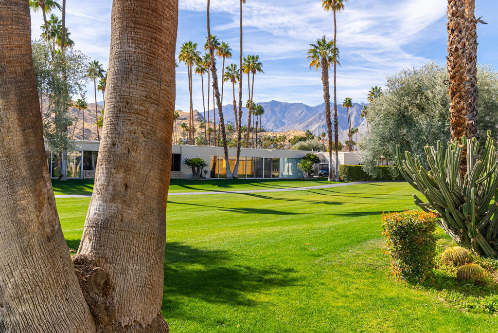 209 Desert Lakes Drive