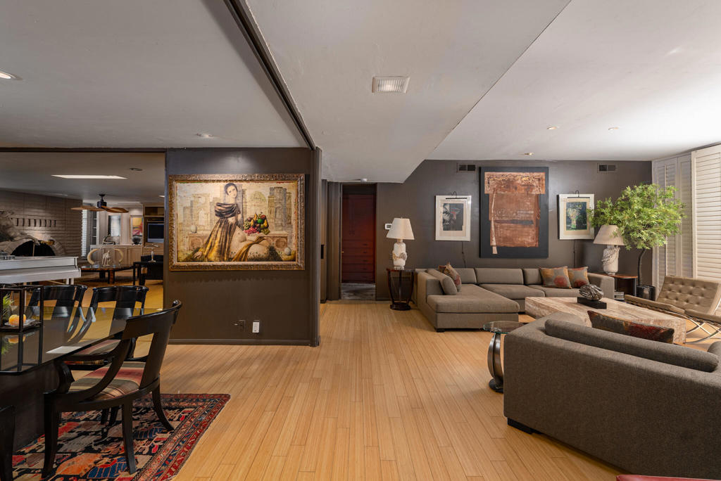 209 Desert Lakes Drive