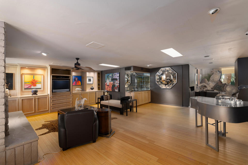 209 Desert Lakes Drive