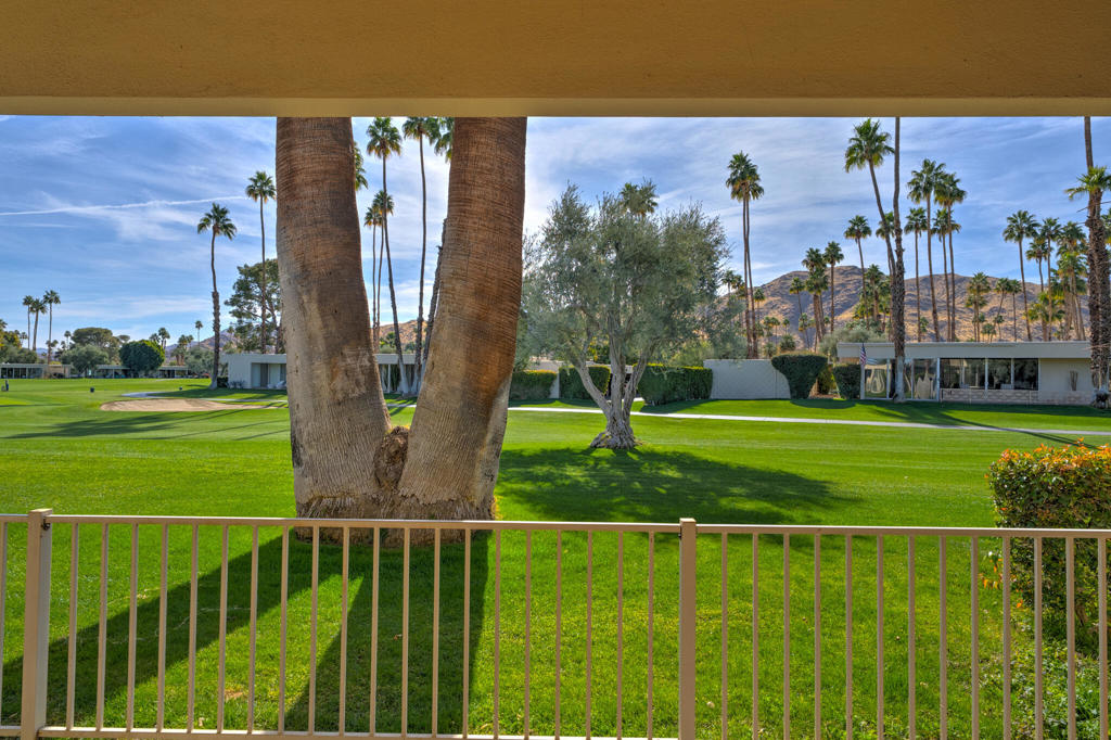 209 Desert Lakes Drive