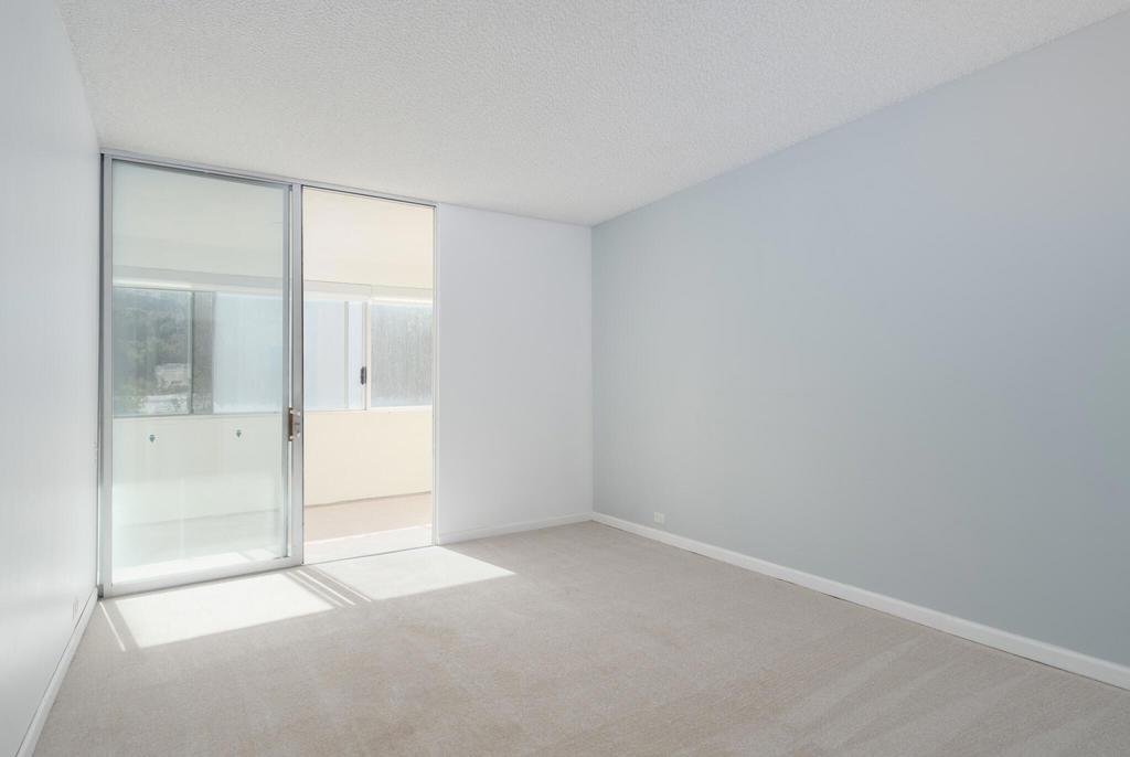 455 Desert Lakes Drive