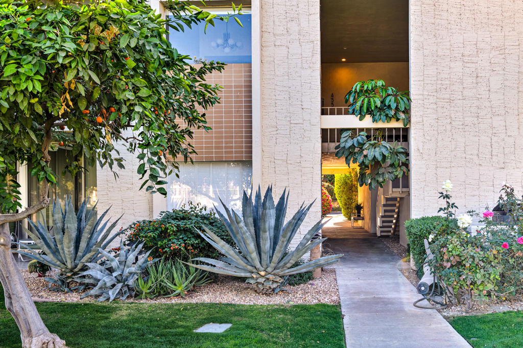 455 Desert Lakes Drive