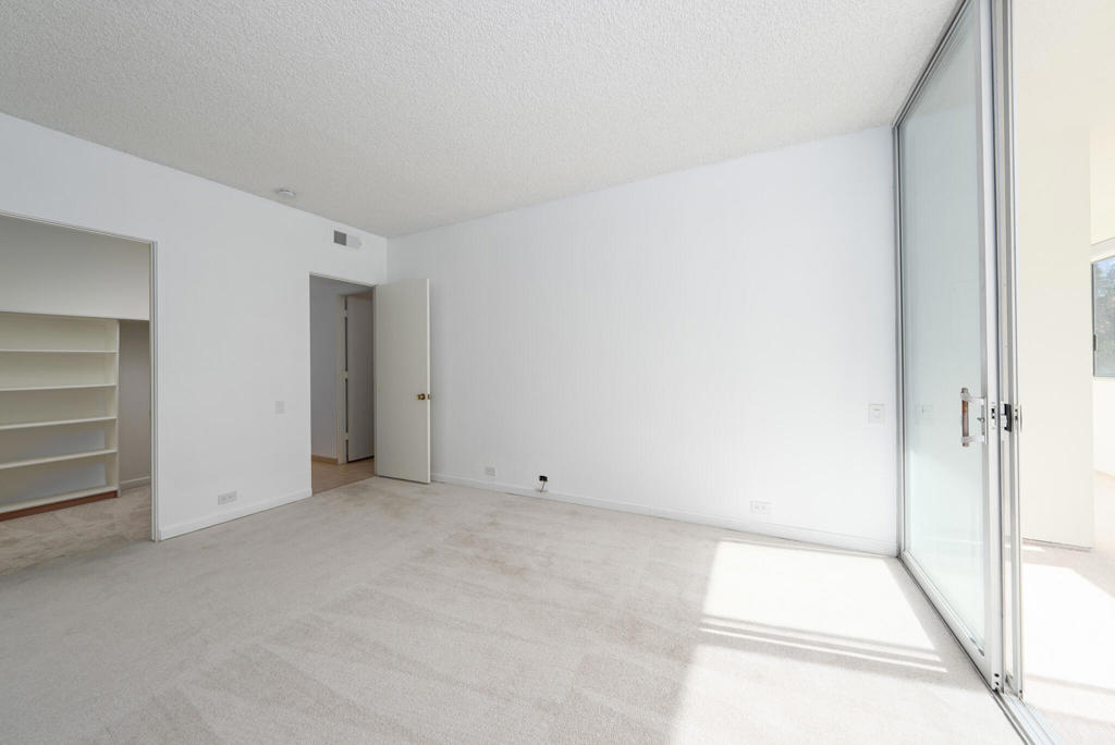 455 Desert Lakes Drive