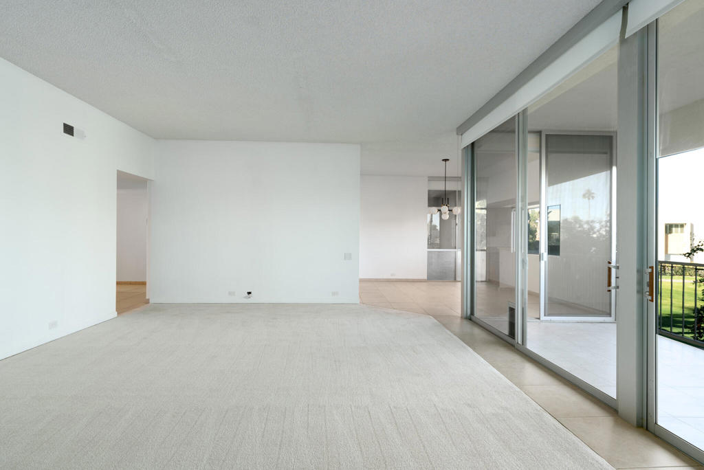 455 Desert Lakes Drive