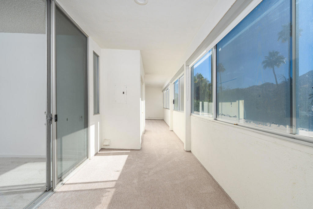 455 Desert Lakes Drive