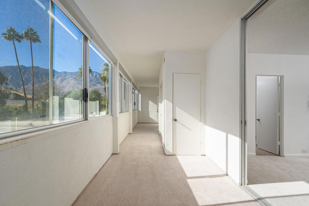 455 Desert Lakes Drive