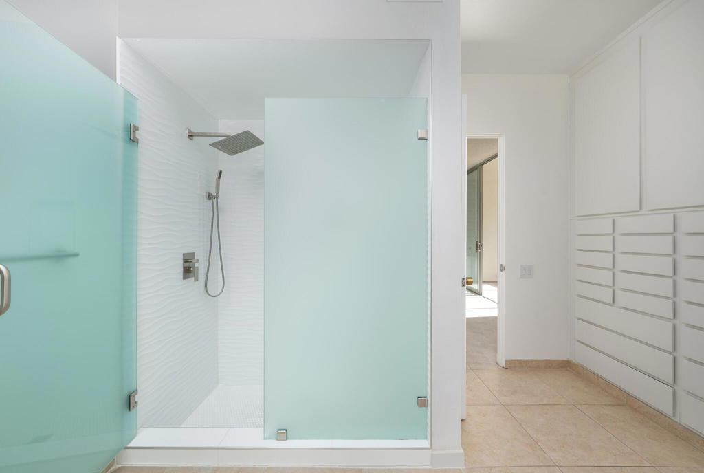 455 Desert Lakes Drive