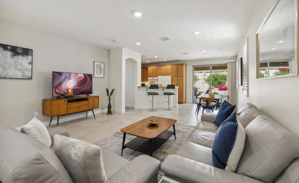 80282 Avenida Santa Olivia