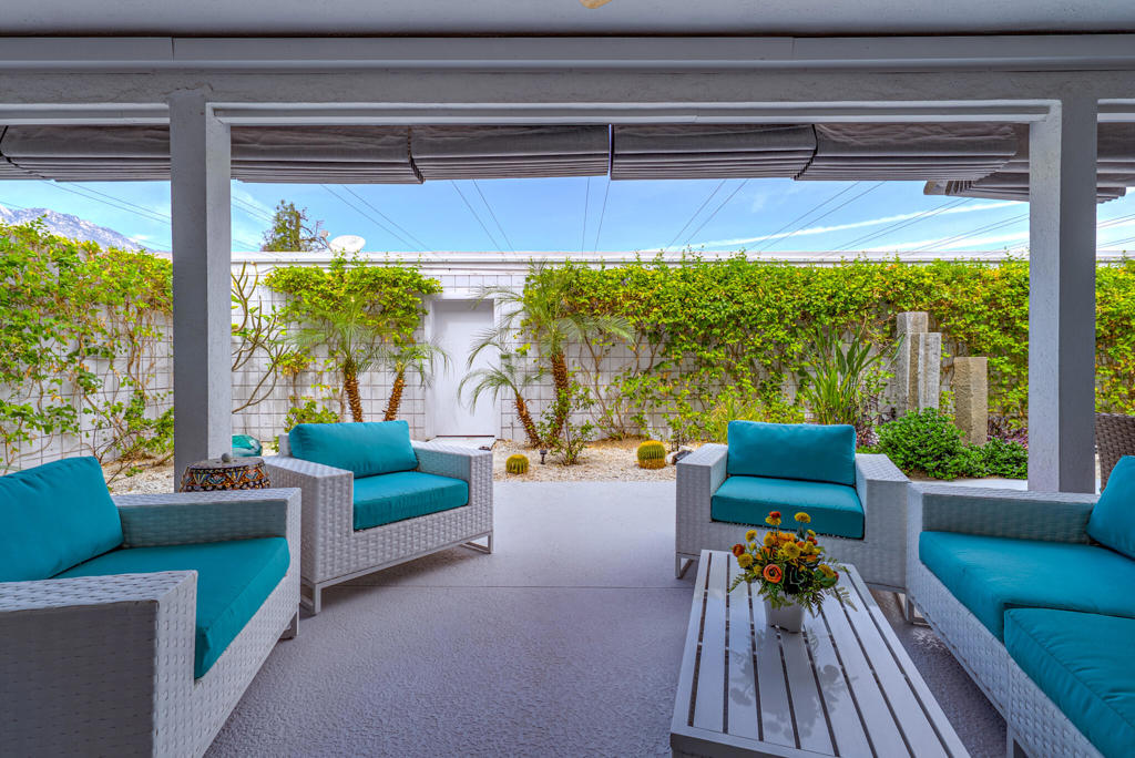 477 Desert Lakes Drive