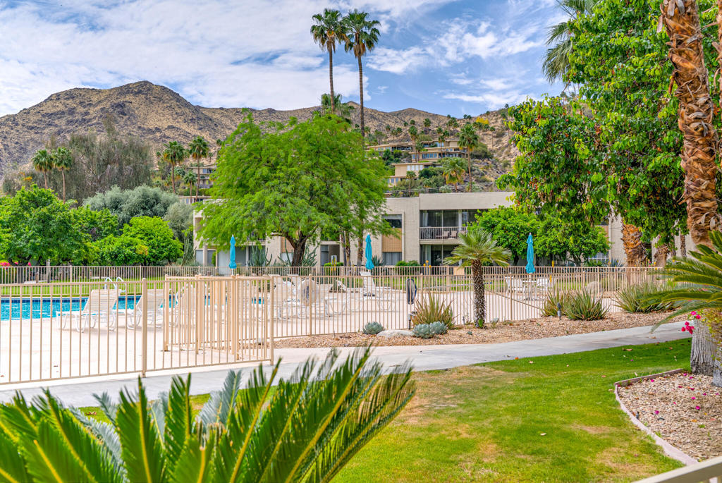 477 Desert Lakes Drive