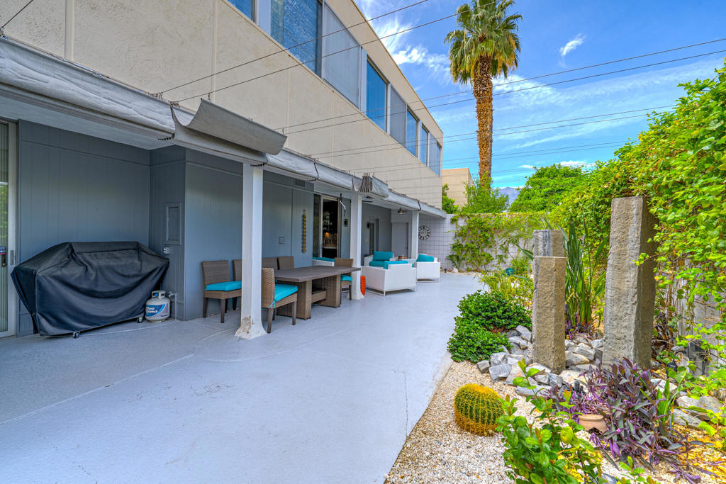 477 Desert Lakes Drive