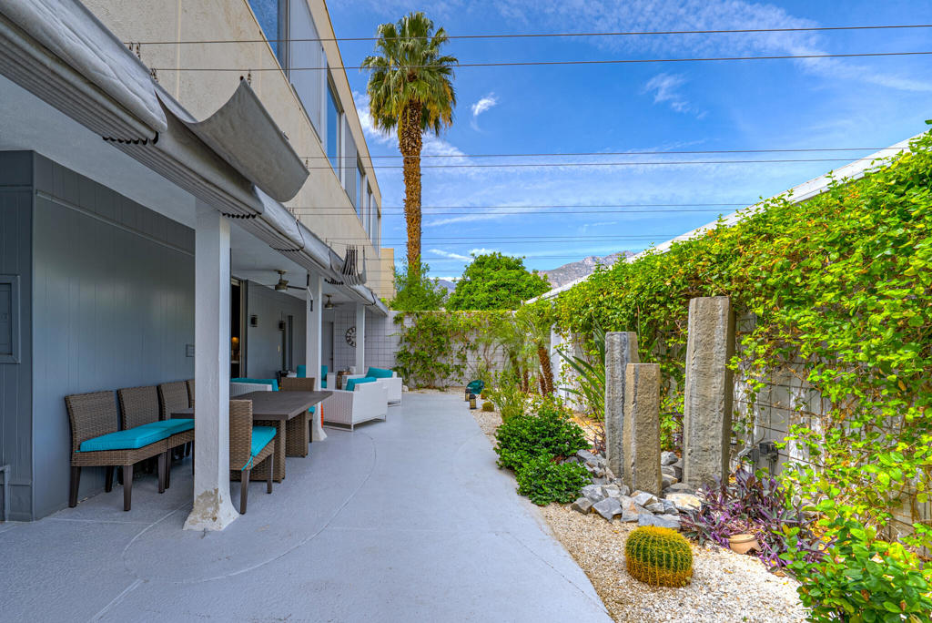 477 Desert Lakes Drive