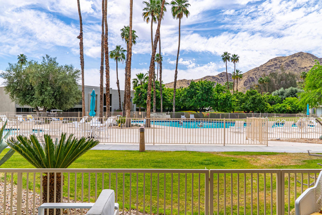 477 Desert Lakes Drive