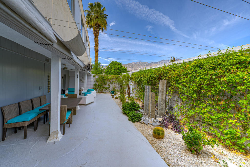 477 Desert Lakes Drive