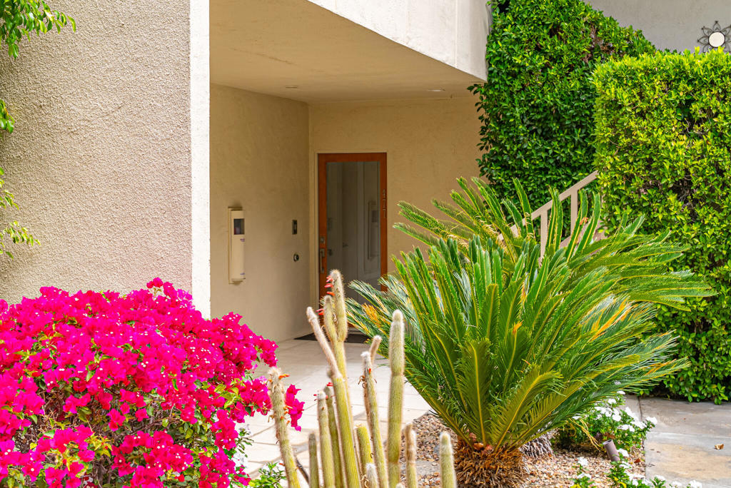 477 Desert Lakes Drive