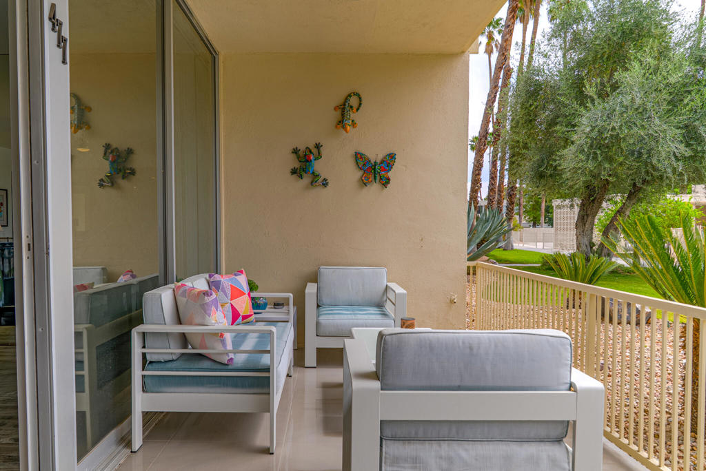 477 Desert Lakes Drive