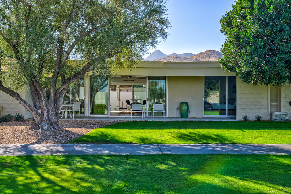 24 Desert Lakes Drive