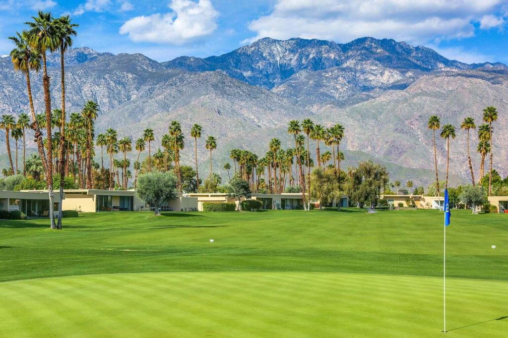 24 Desert Lakes Drive