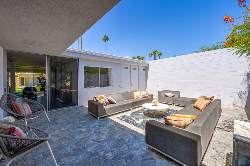 314 Desert Lakes Drive