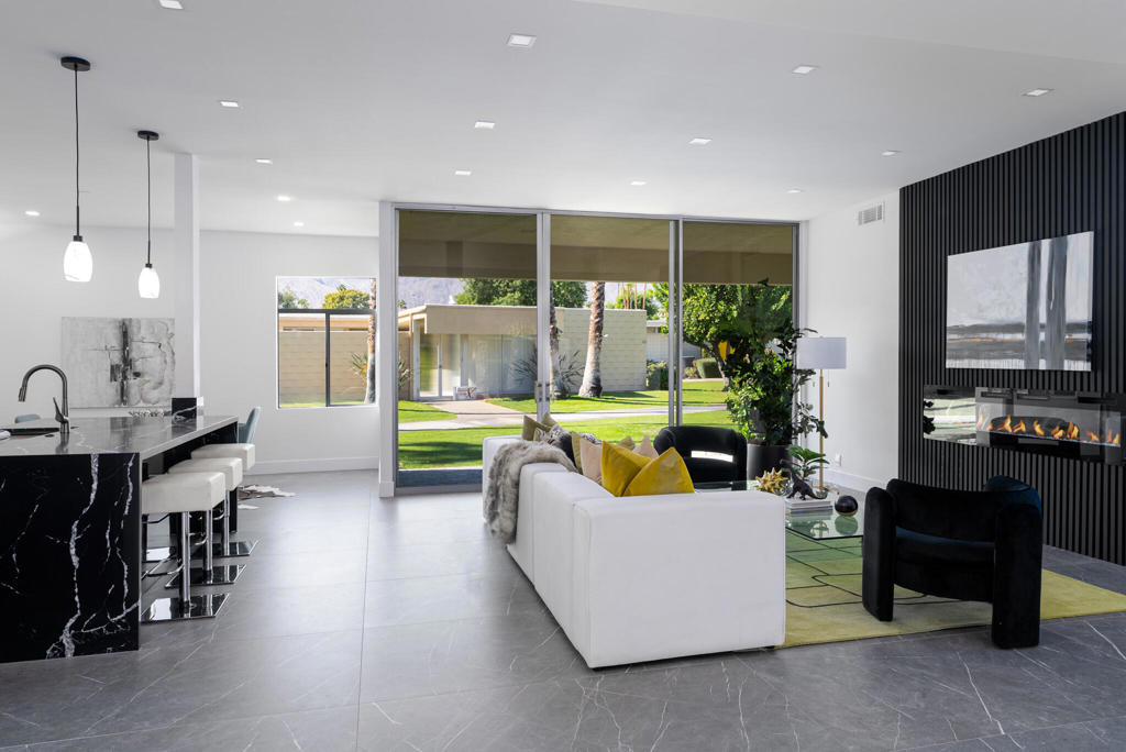 314 Desert Lakes Drive