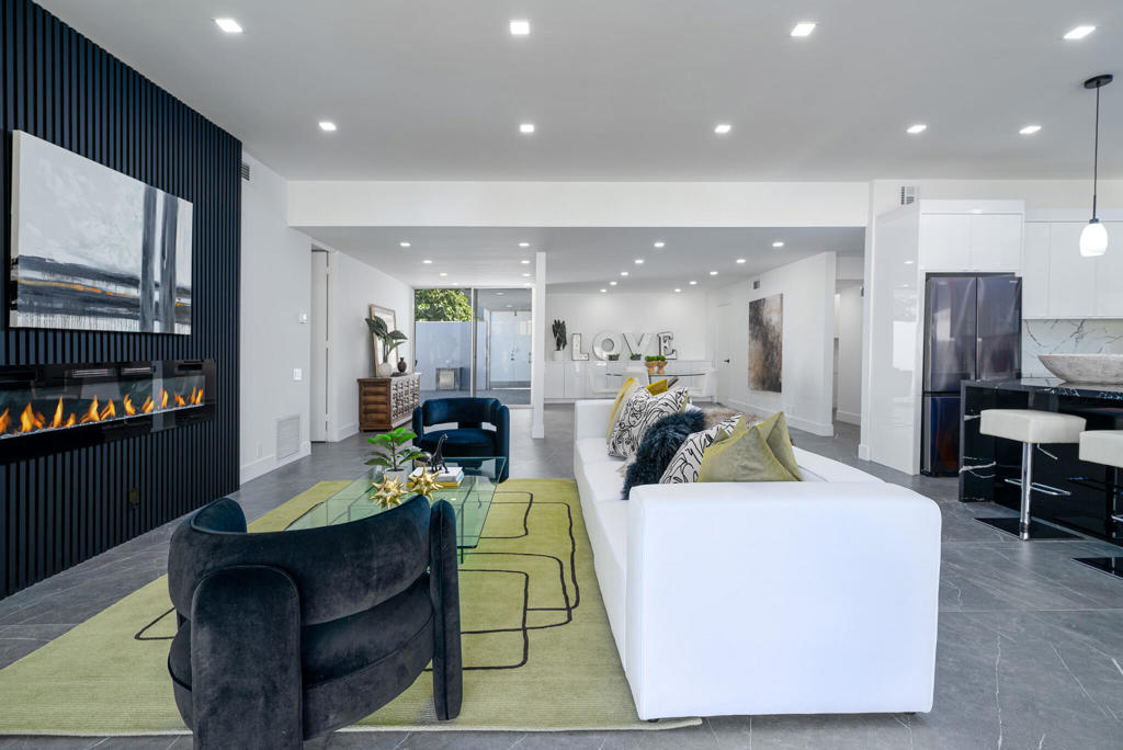 314 Desert Lakes Drive