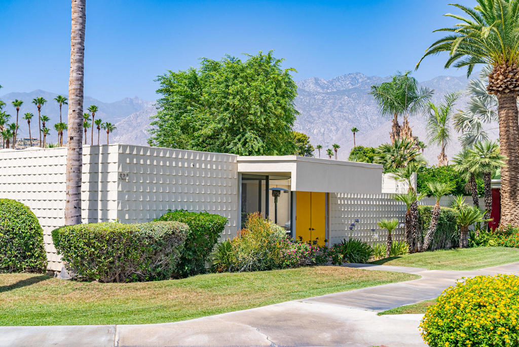 322 Desert Lakes Drive