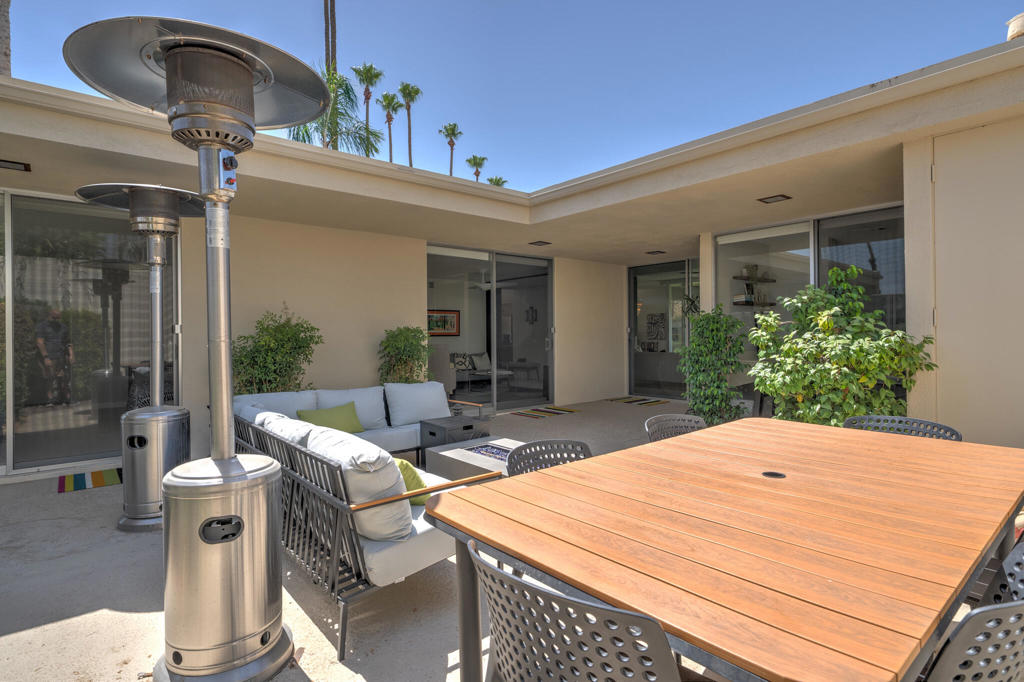 322 Desert Lakes Drive