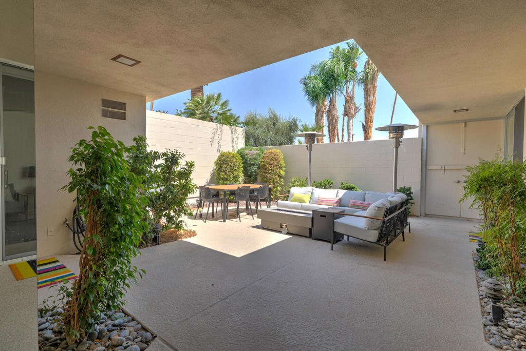 322 Desert Lakes Drive