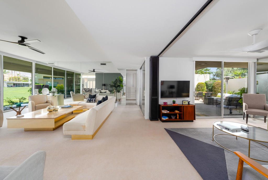 322 Desert Lakes Drive
