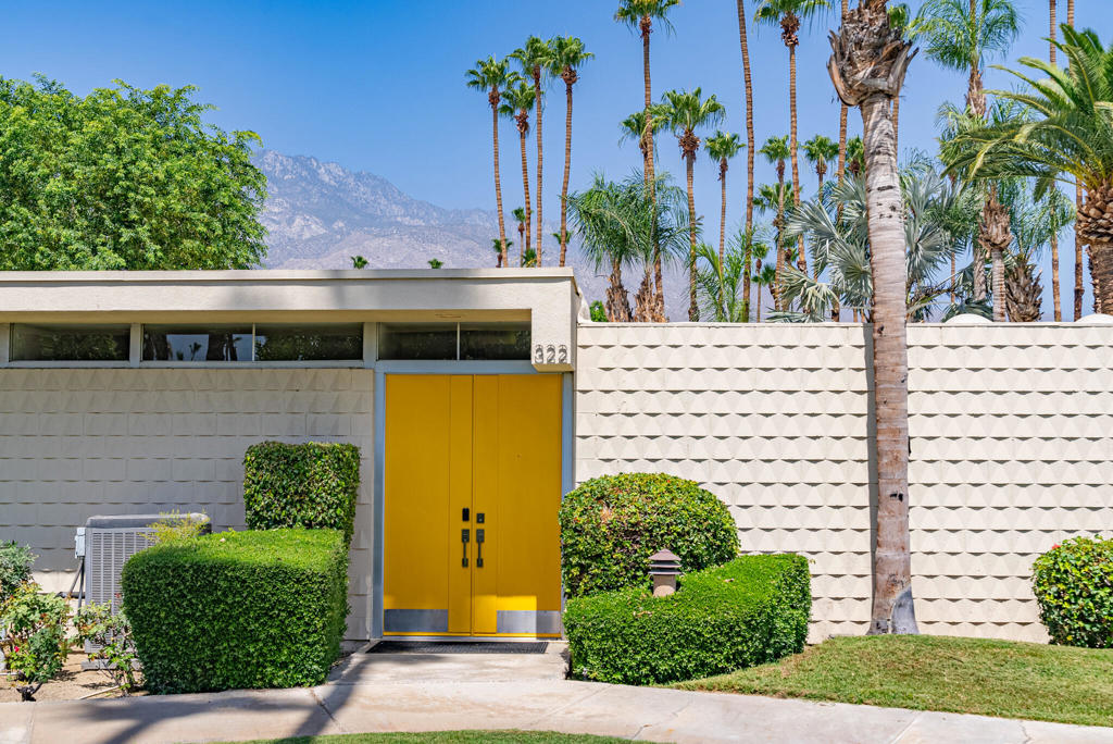 322 Desert Lakes Drive