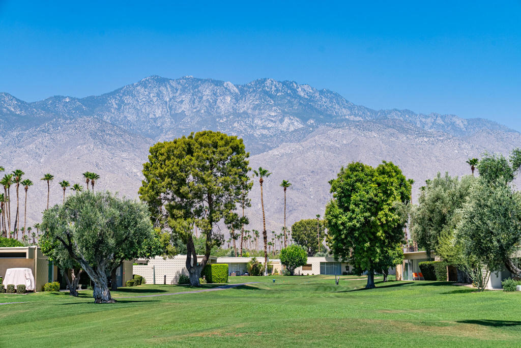 322 Desert Lakes Drive