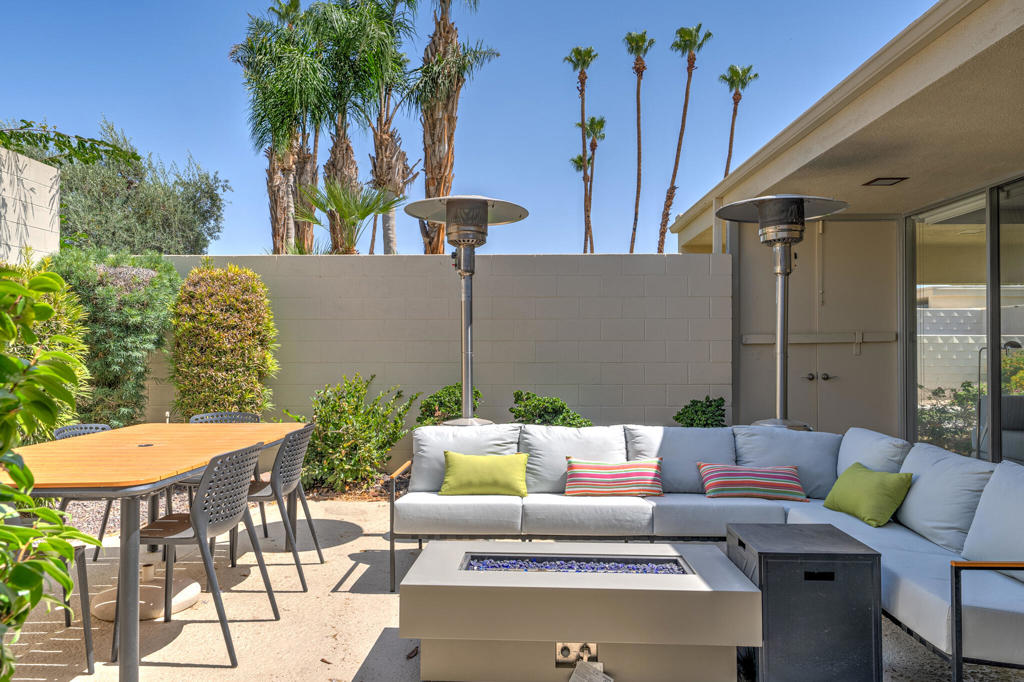 322 Desert Lakes Drive