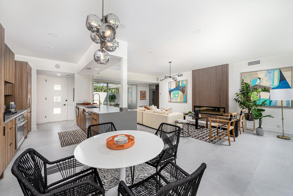 172 Desert Lakes Drive