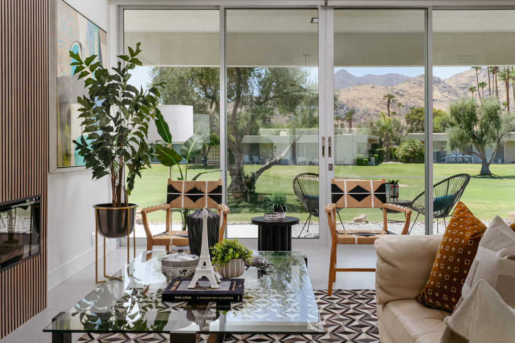 172 Desert Lakes Drive