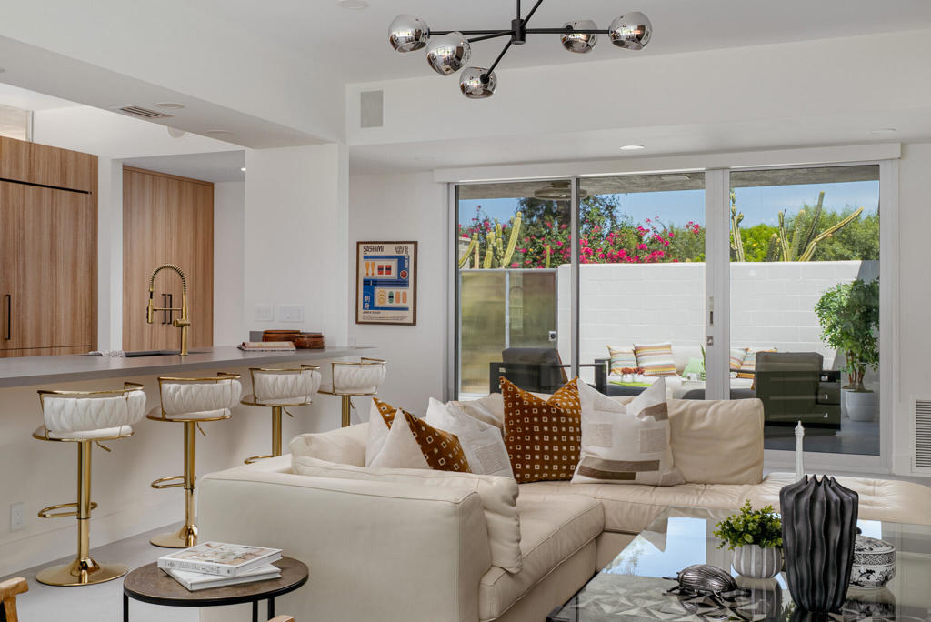 172 Desert Lakes Drive