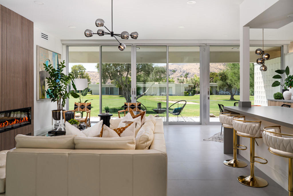 172 Desert Lakes Drive