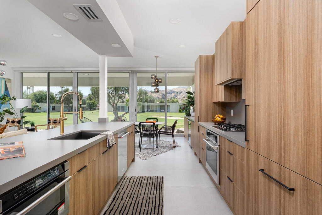 172 Desert Lakes Drive