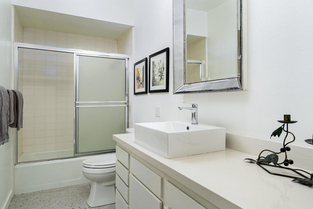 519 Desert Lakes Drive