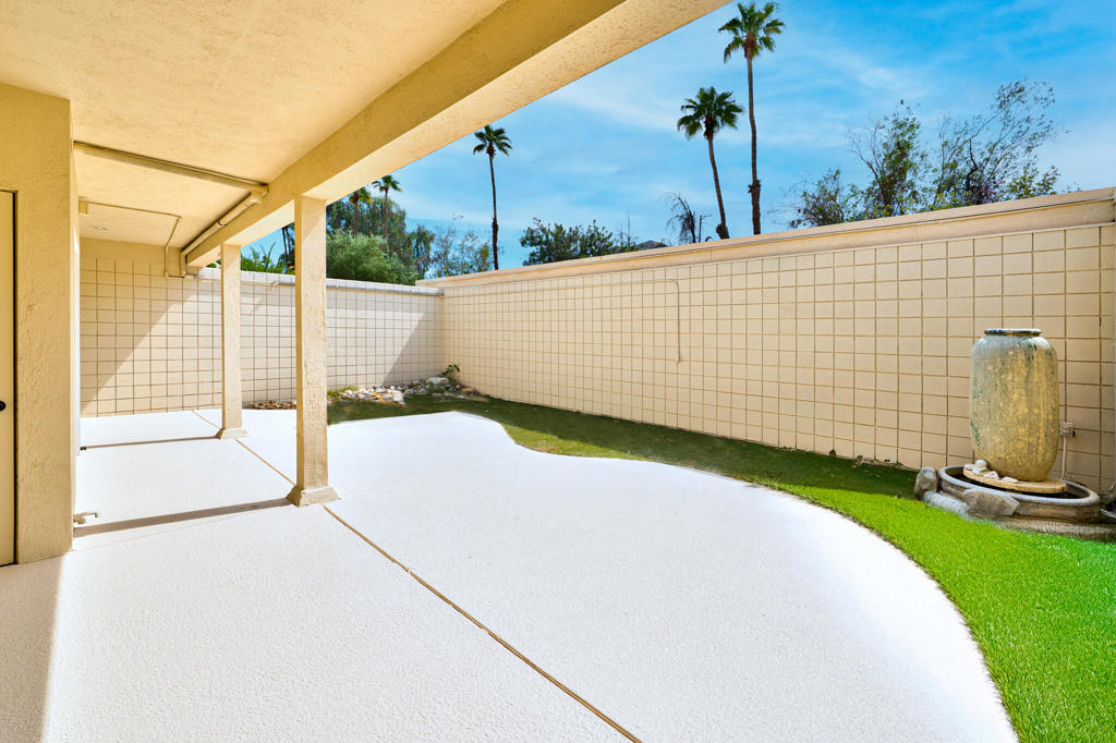 449 Desert Lakes Drive