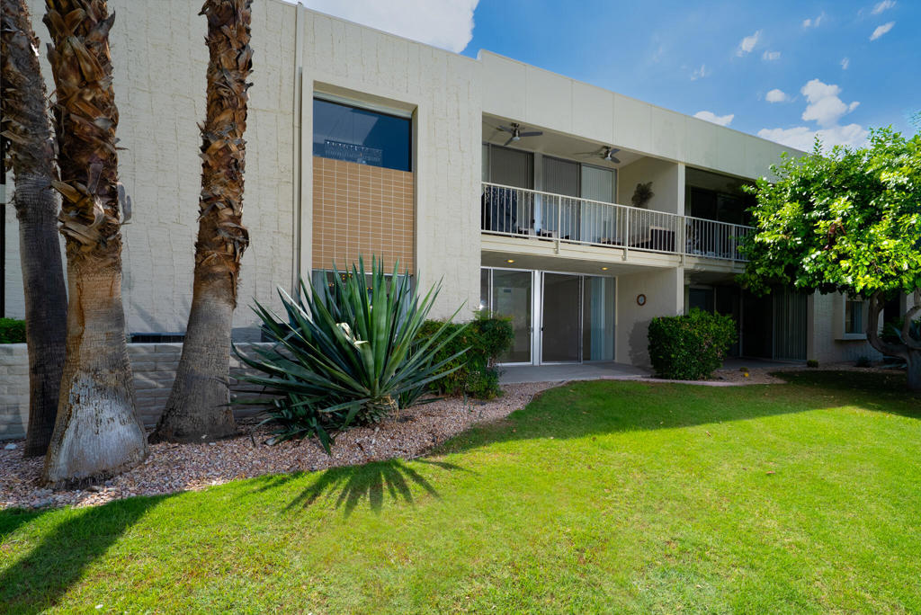 449 Desert Lakes Drive