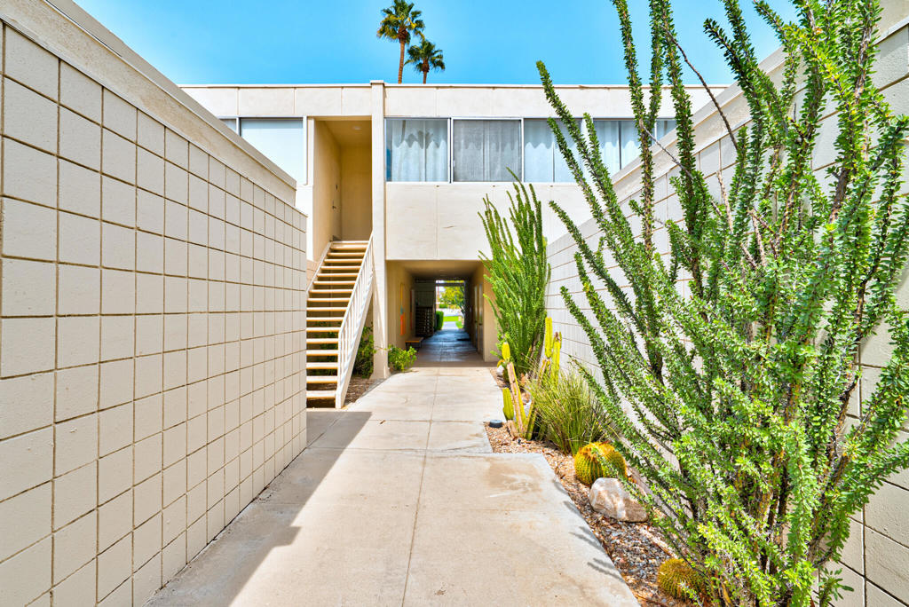 449 Desert Lakes Drive