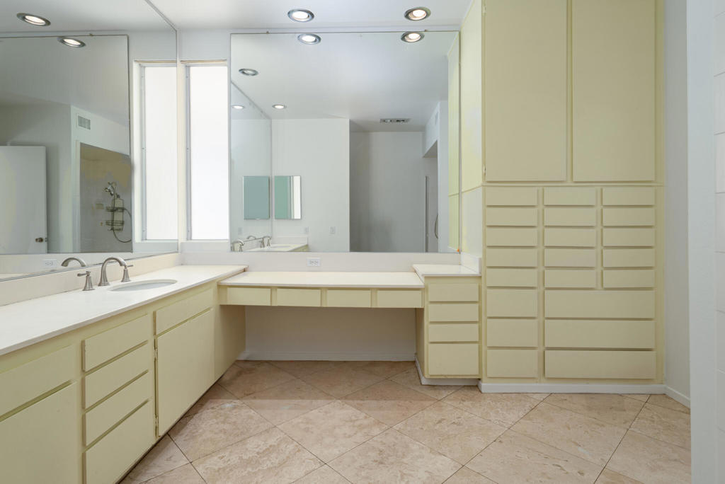 449 Desert Lakes Drive