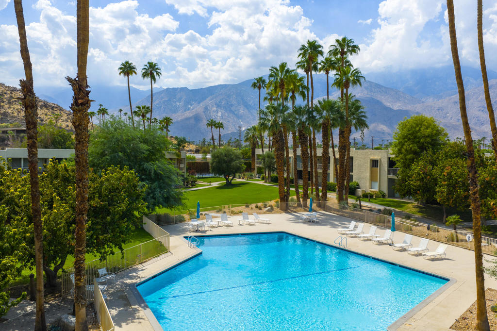 449 Desert Lakes Drive